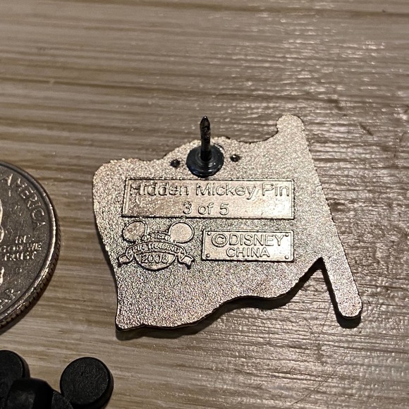 Disney Mickey Mouse blue Flag 2008 Hidden Mickey Pin - Picture 4 of 4